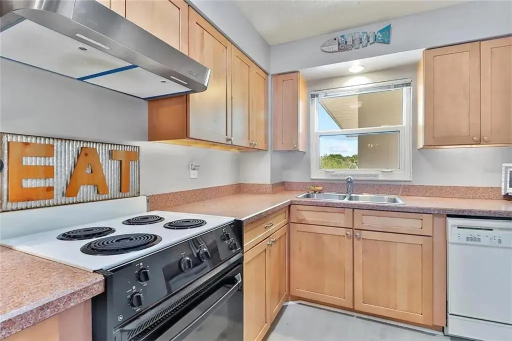 2 Bed 2 Bath Centrally Located