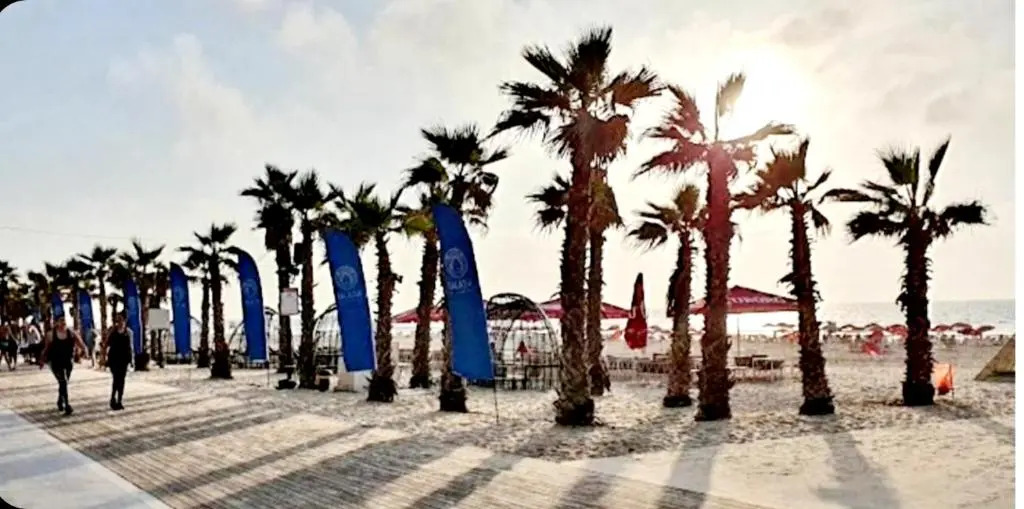 Colony Beach Bat Yam Apartments