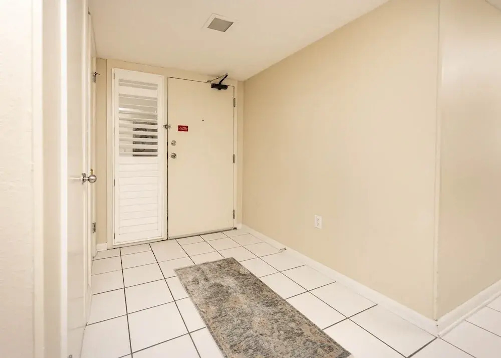 Phoenix Vi 6301 3 Bedroom Condo