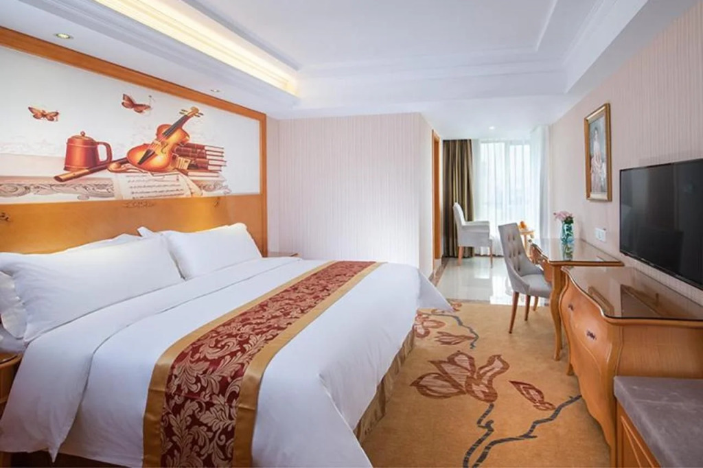 Vienna Hotel Shenzhen Gongming Huafa North Road