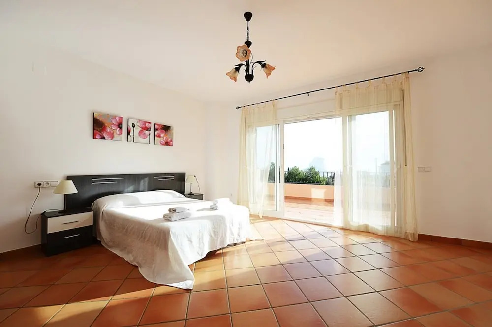 Villa - 4 Bedrooms with Pool, WiFi and Sea views - 104970