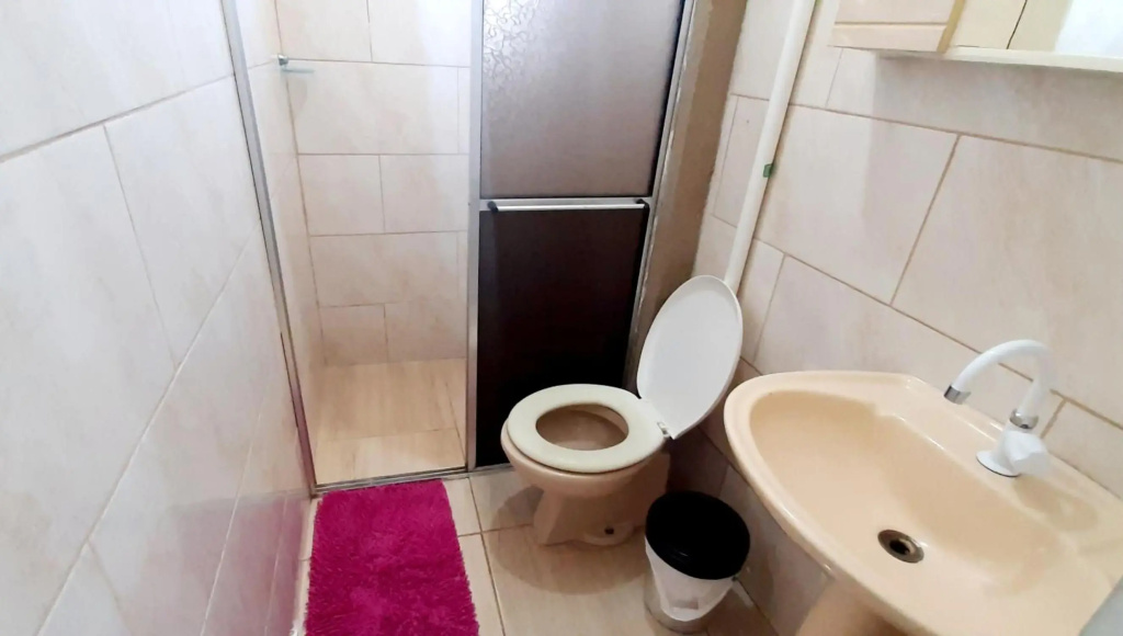 KITNET S2 em TORRES-RS - Na mais bela praia Gaúcha - Cozinha - Banheiro - Ar condicionado - TV - Wi-Fi - Estacionamento - Acomoda até 5 pessoas - Anfitriã Superhost no BnB