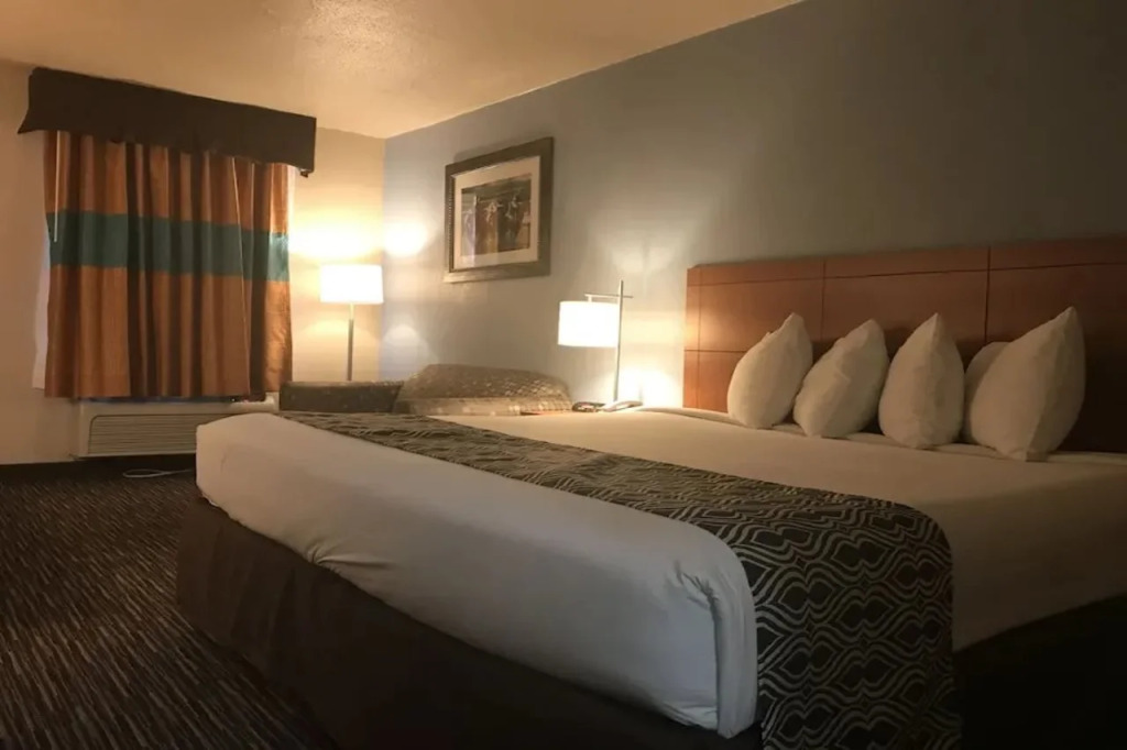 Ramada Louisville Downtown North
