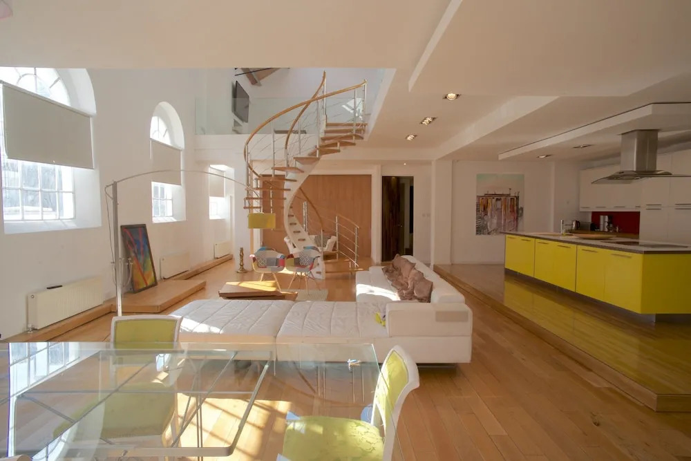 Modern Home In Greenwhich