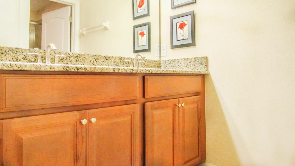 Magical 4 bed/3 bath home w/pool, grill & more!, Kissimmee, US