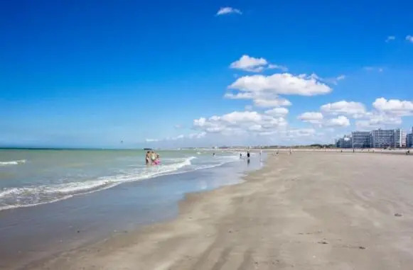 Les pieds dans le sable