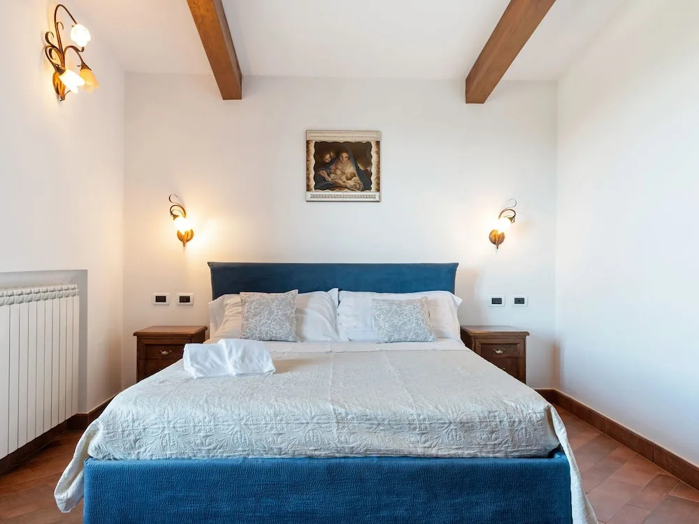 Lovely Holiday Home in Massa Lubrense With Whirlpool