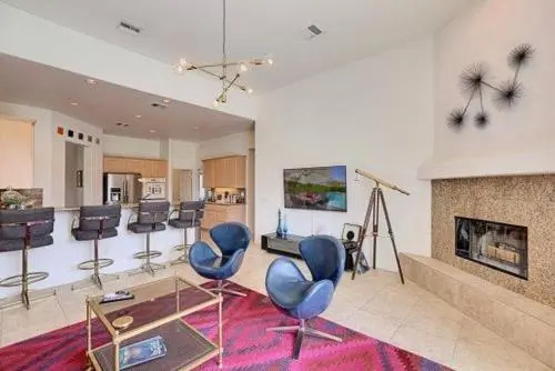 Casa Santa Fe-Pool-4br/2.5ba
