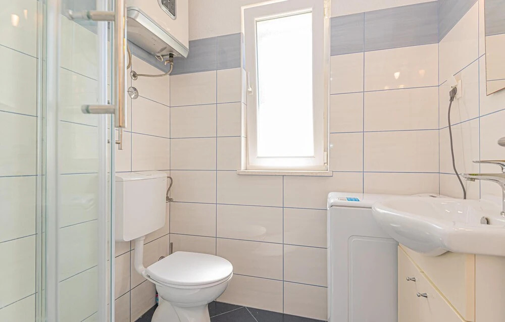 2 Bedroom Beautiful Home In Rogoznica