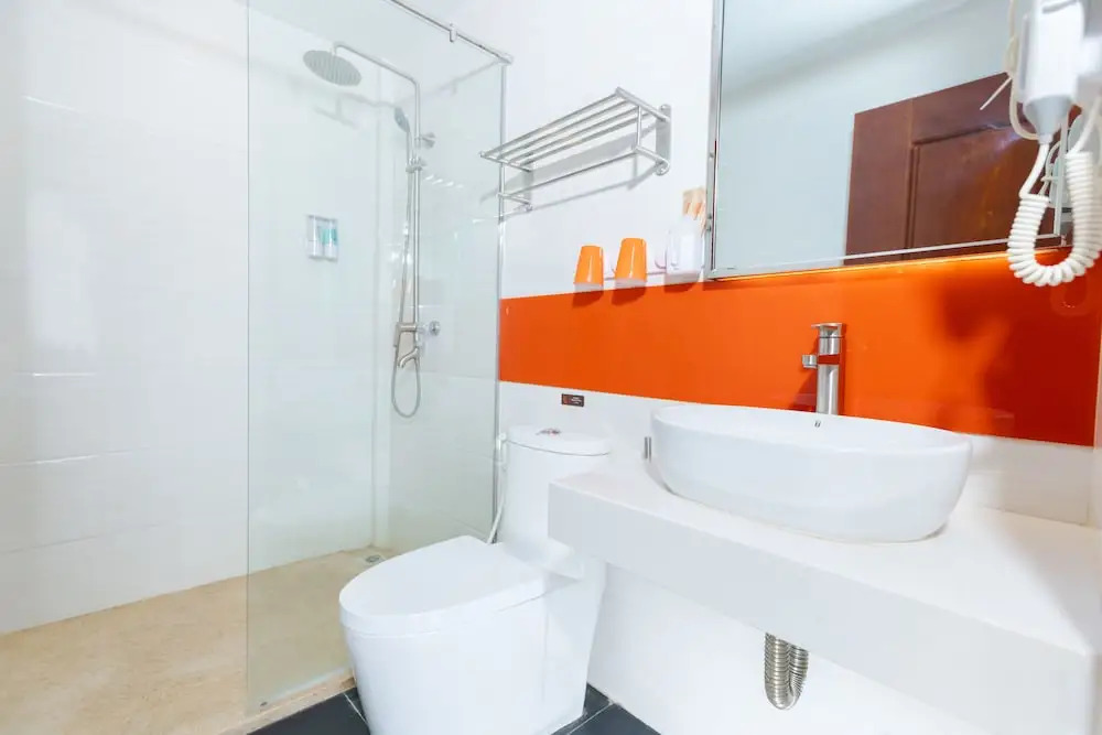7 Days Premium Hotel
