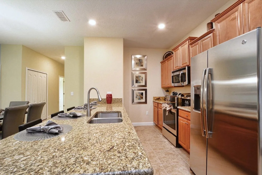Storey Lake 5 Bedroom Townhome w Pool - 1600ST