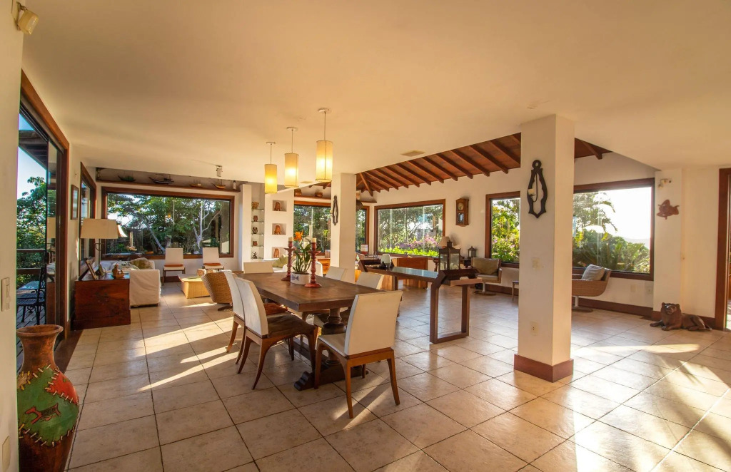 Contato com a Natureza, Vista para o Oceano e Seis Quartos Por Luxury Rentals