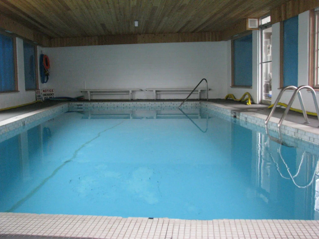 Plaza Motel