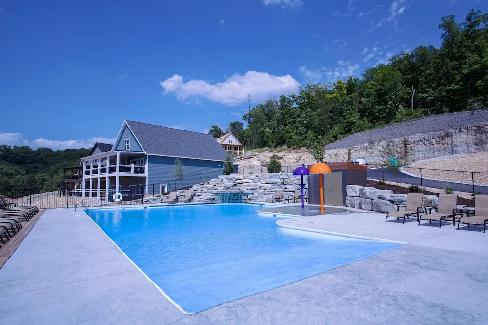White Tail Summit - Sleeps 33 10 Bedroom Home by RedAwning