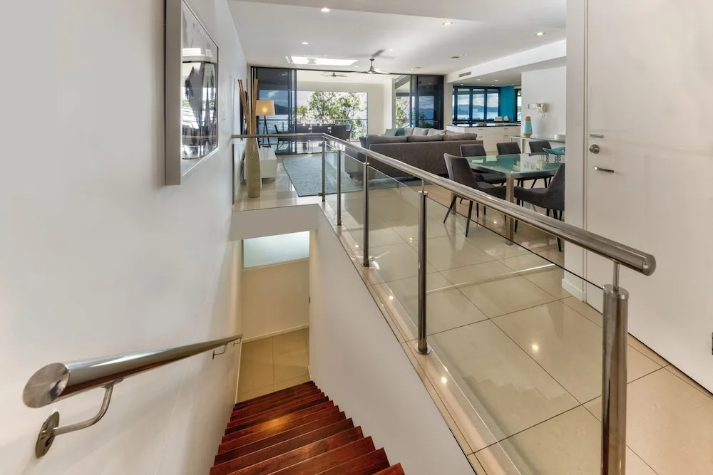 Villa 2 The Edge Oceanfront  Deluxe 4 Bedroom Near Marina With Golf Buggy