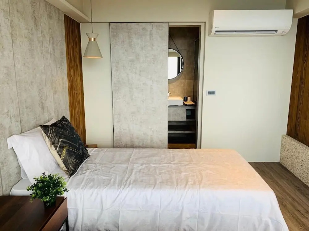 Two Easy Inn