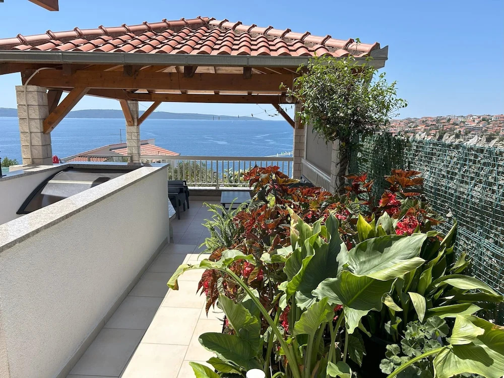 Heated Swimming Pool, Family Apartment With Panoramic sea View a1