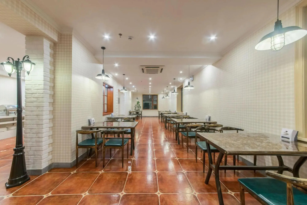 EES Holiday Inn