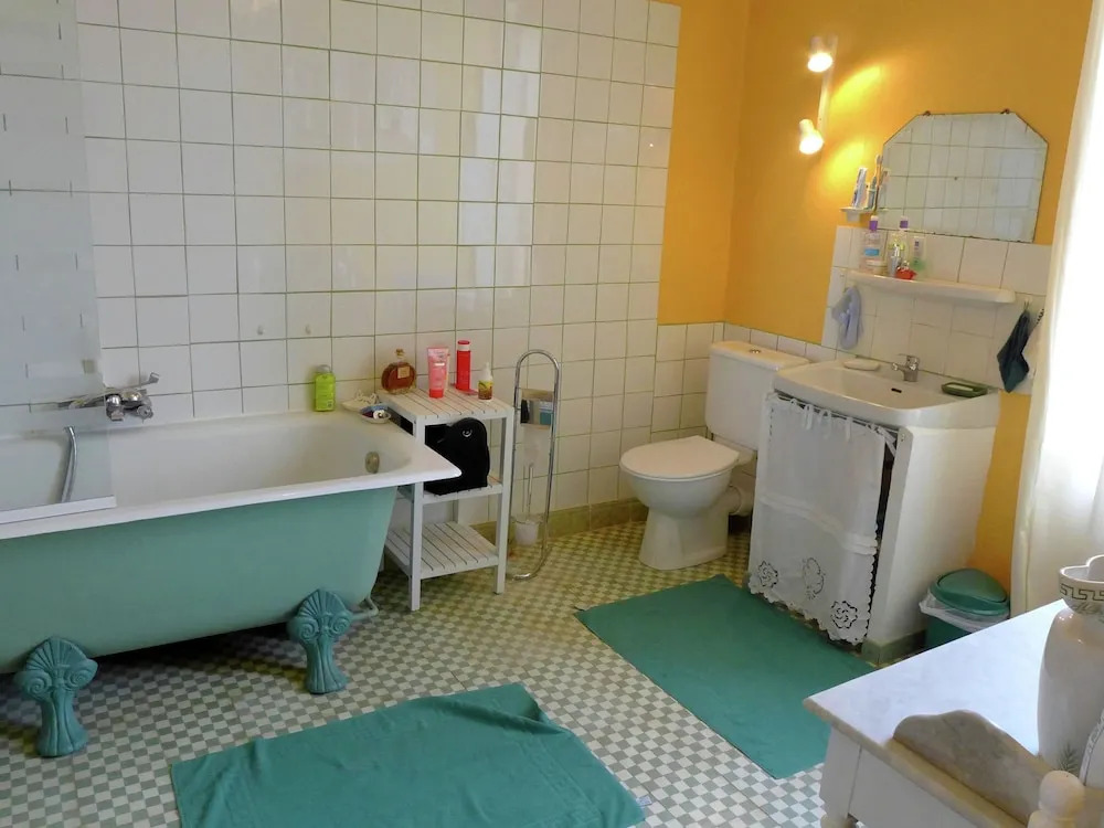 Lovely Holiday Home in Sainte-Valiere with Swimming Pool
