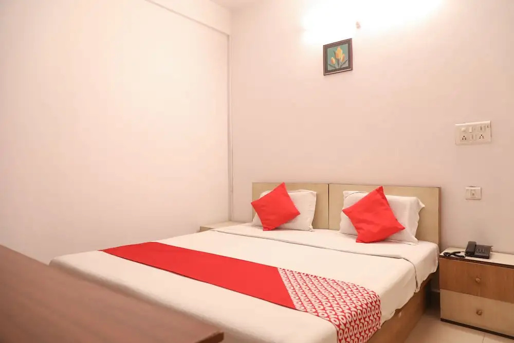 Collection O 8115 Hotel Vinayak Inn