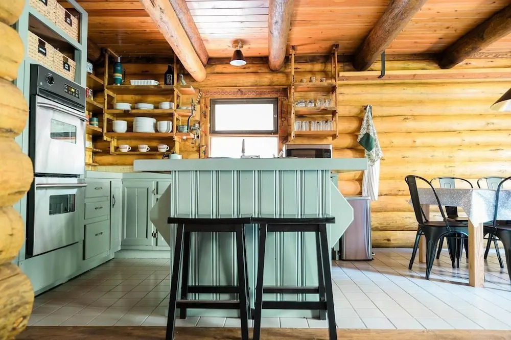 87sl - Starlink - Sauna - Pets Ok - Sleeps 8 2 Bedroom Cabin by RedAwning