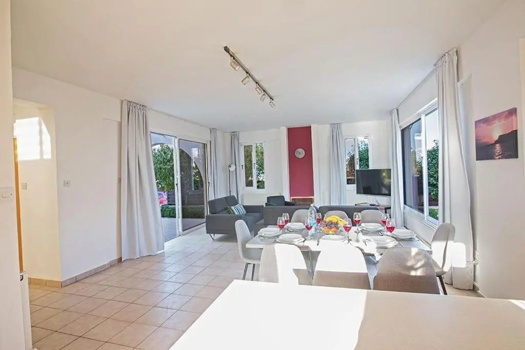 Villa Ayia Triada, Beautiful 5Bdr Villa With Pool, Close To All Beaches