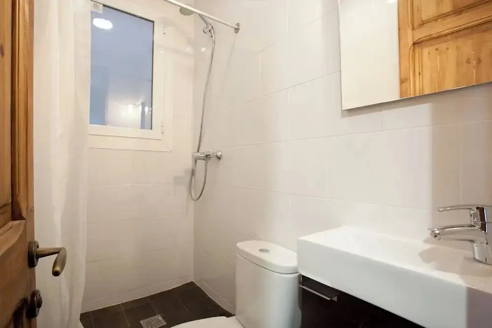 Cozy classic Apartment by Sagrada Familia with free wifi and A/C