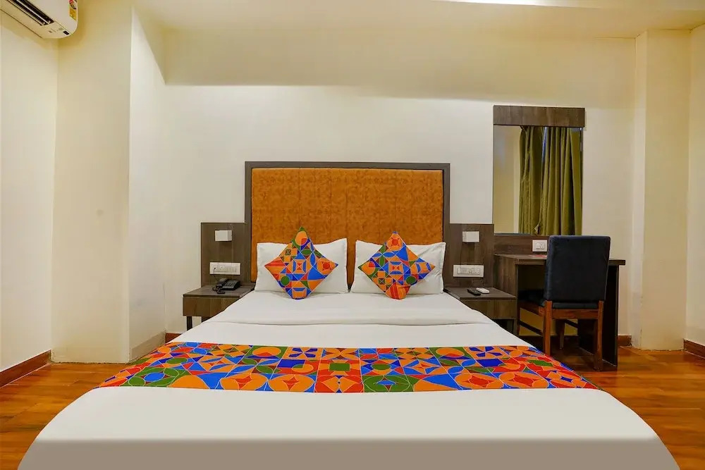 Fabhotel Royal Palace I