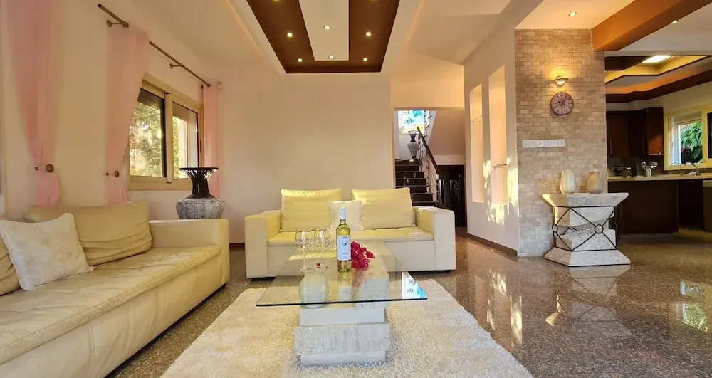 Stunning 5-bed Beach Front Villa, Private Beach