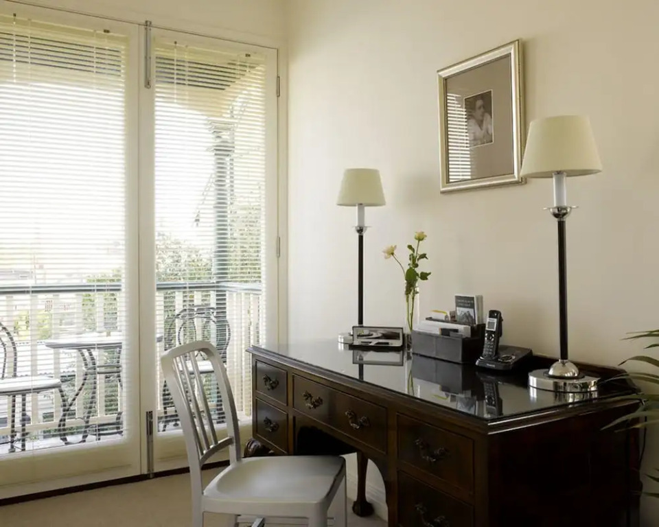 Andre's Mews Luxury Serviced Apartments