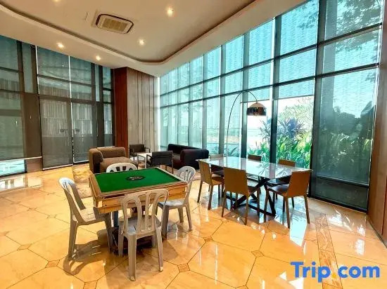 Macrolink 2B2R 7 pax Condo Medini near legoland