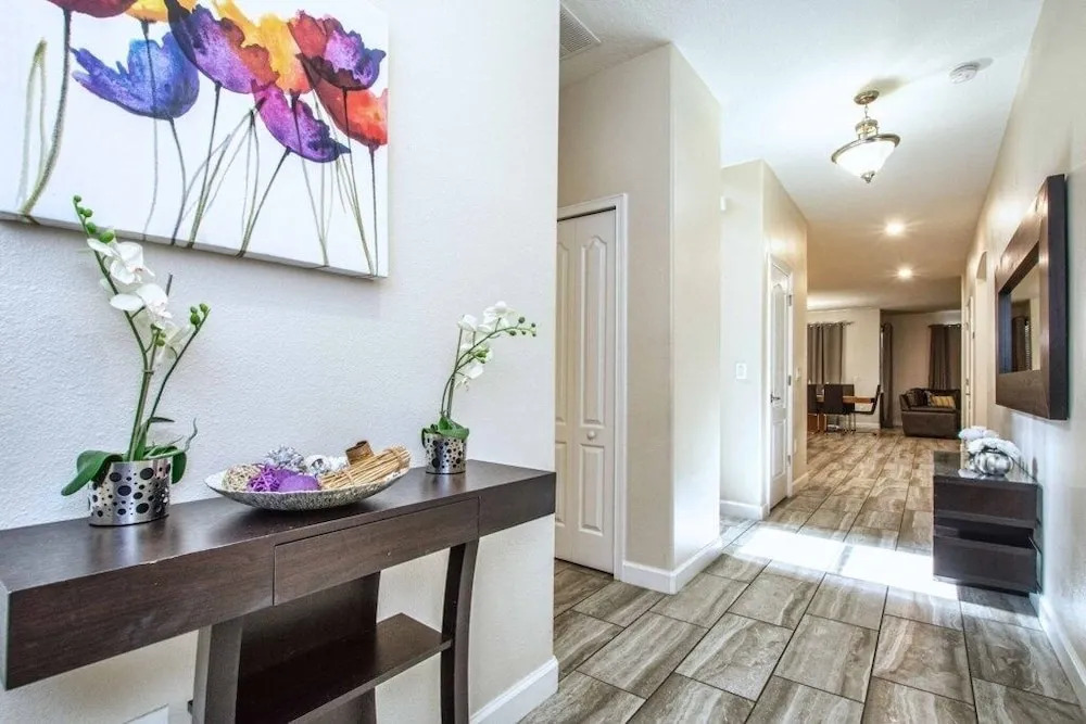 Close To Clubhouse, Pool & Jucuzzi-7031sr 6 Bedroom Home by RedAwning