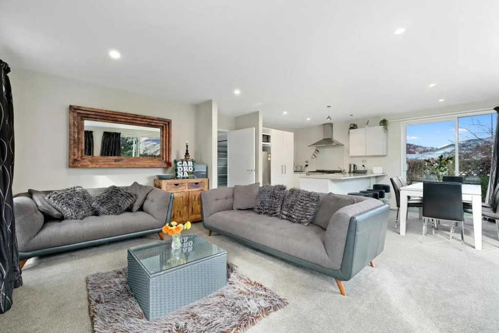 Hideaway on Hunter - Wanaka Holiday Home