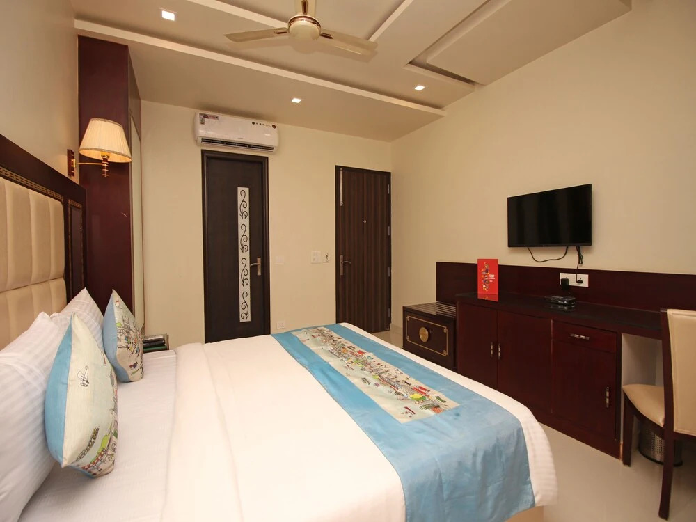 OYO Flagship 737 Paschim Vihar