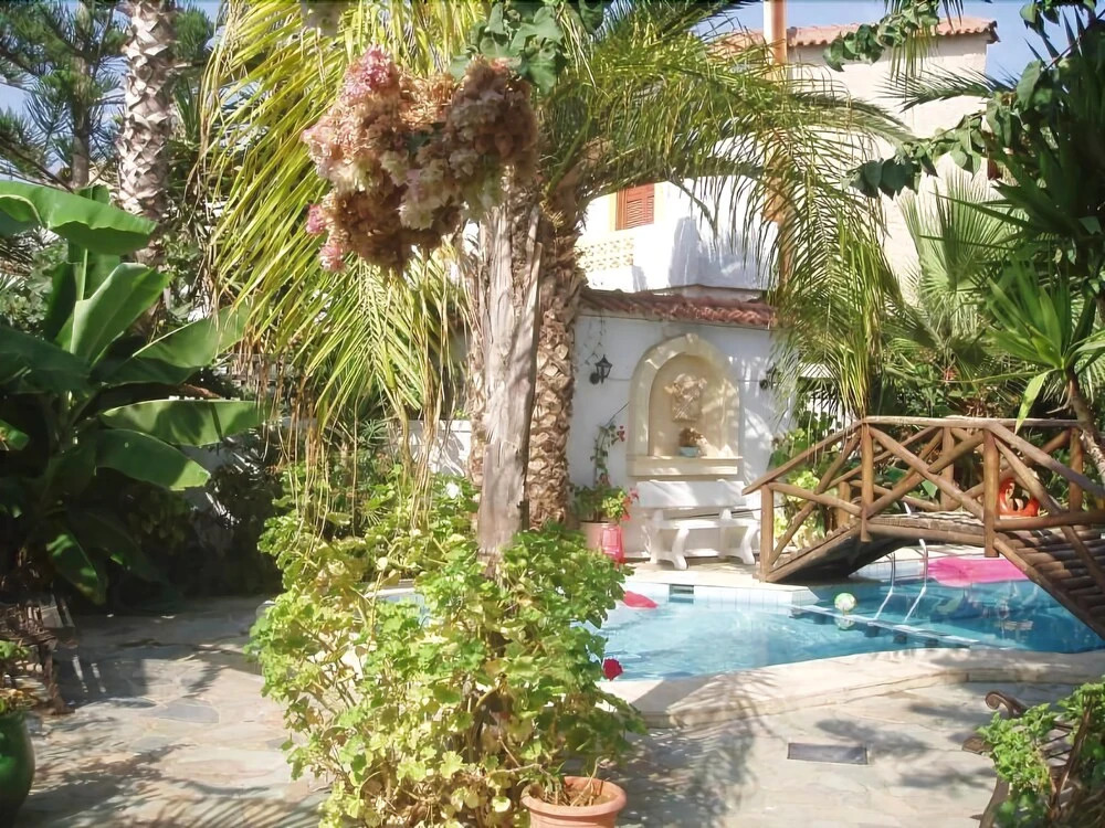Minoa Apartments