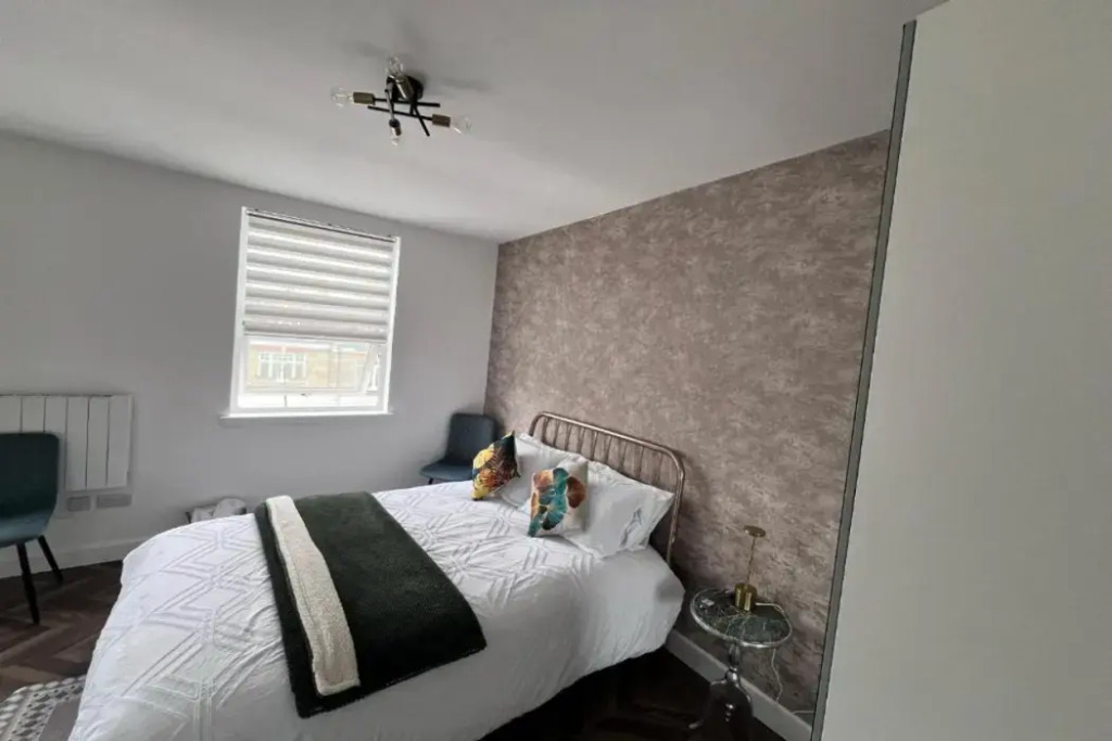Dalston Luxe Studios, 10 minutes away from Liverpool Train Station