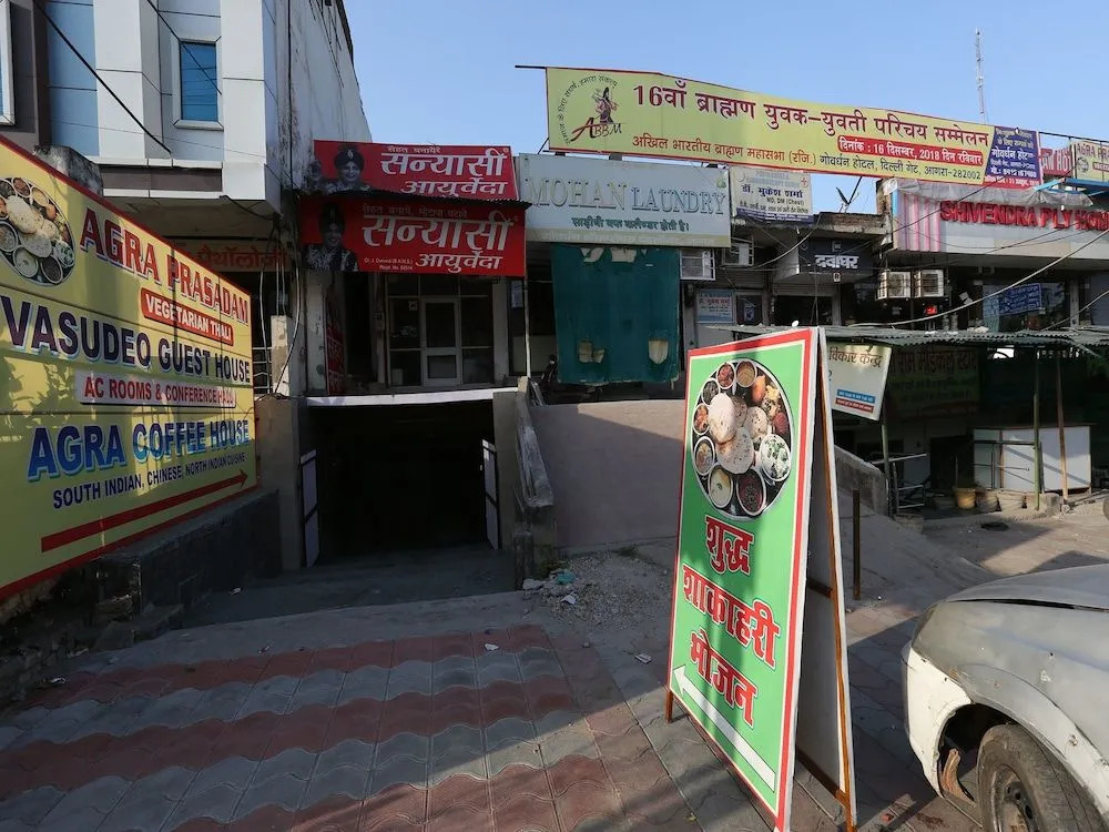 OYO 19948 Hotel Goverdhan