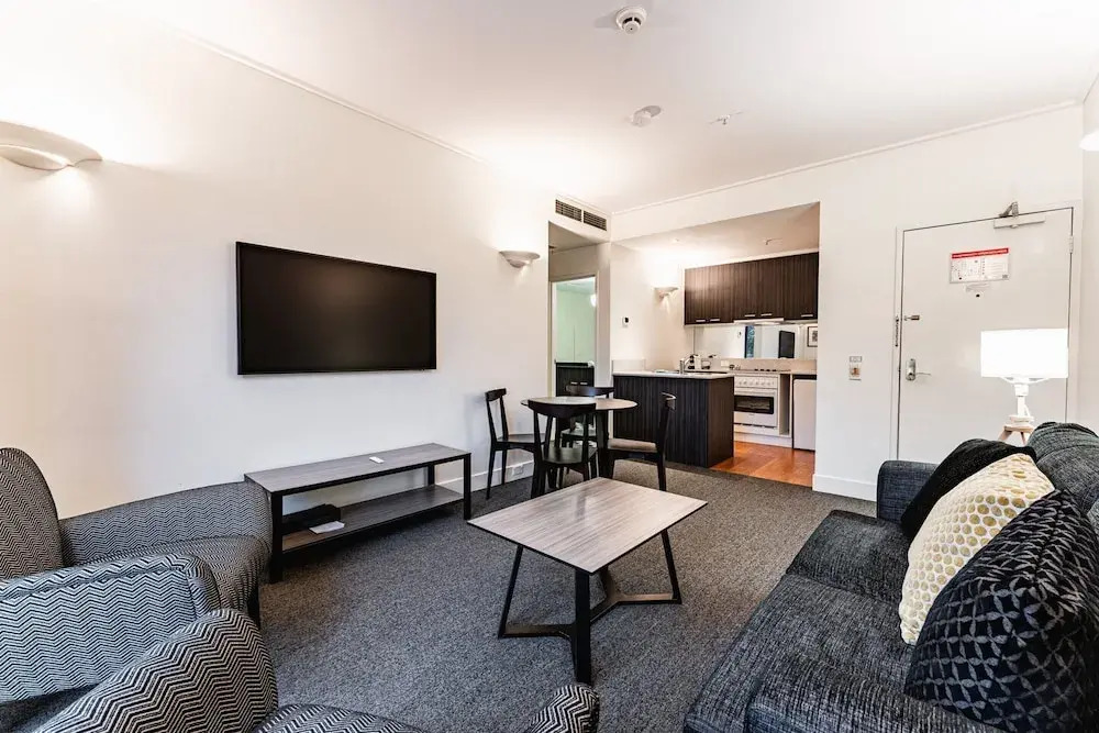 Chic 1-bed in East Melbourne With Gym & Pool