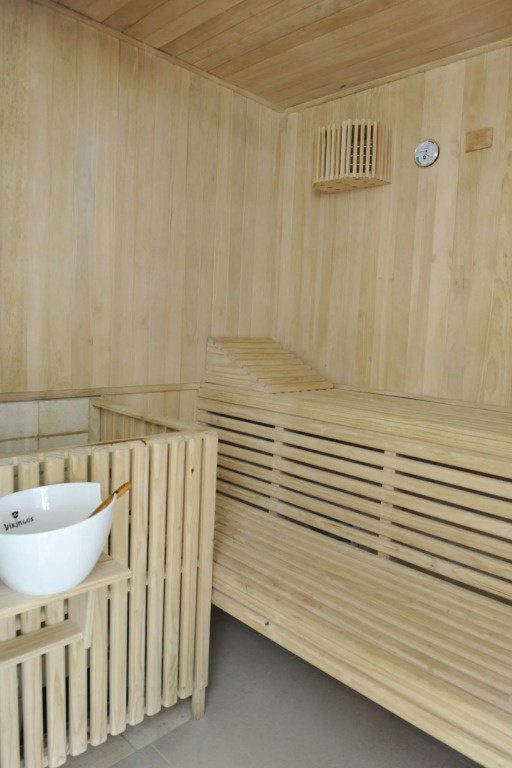 Bs Rosales Hotel And Suites