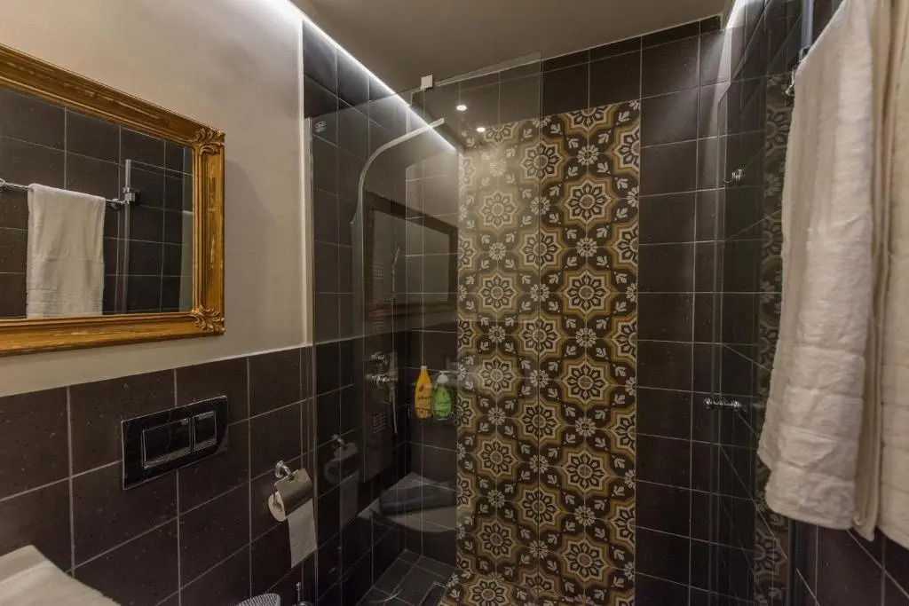 1571_ Suites A2