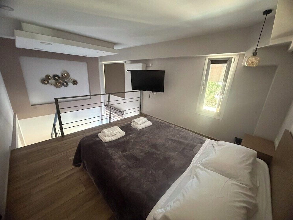 Airnest Suites Near Athens Airport By SEM