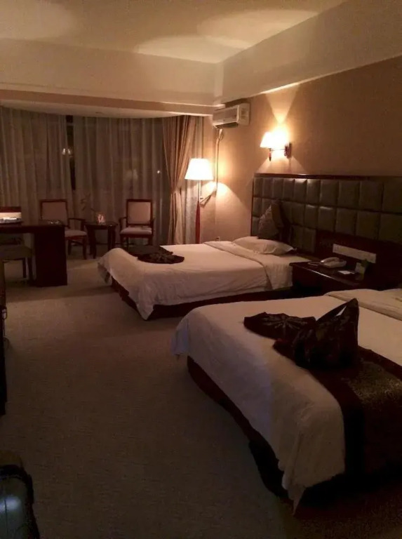 Hongqiao Holiday Hotel