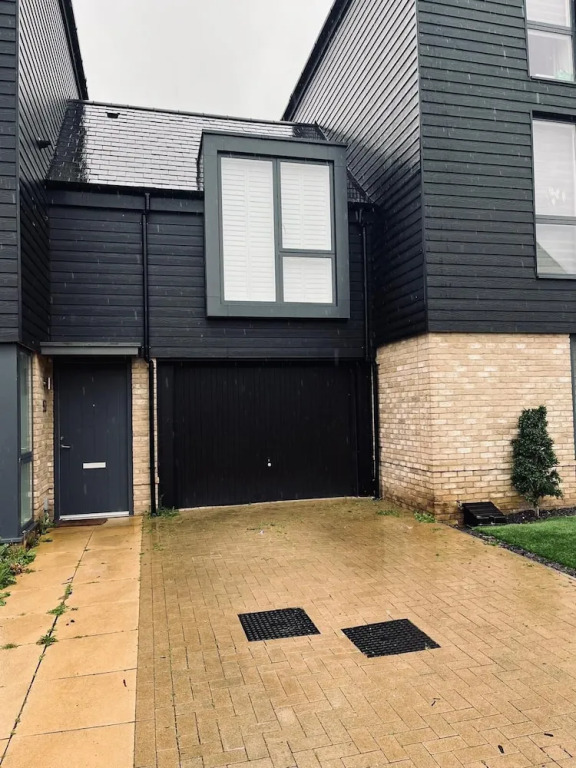Immaculate 4-bed House in Chelmsford