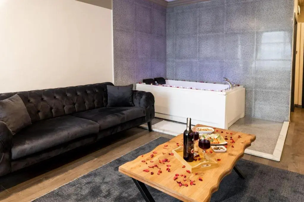 Arena Luxury Sui̇tes Hotel