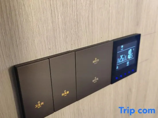 yilong Hotel (Beijing  National Library Subway Station)