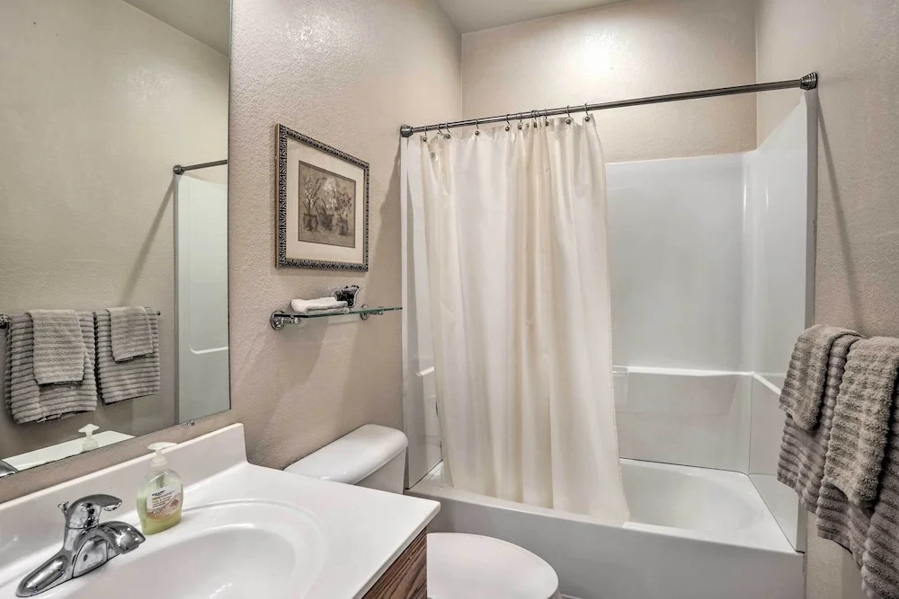 Walk to Community Pool: Goodyear Desert Oasis