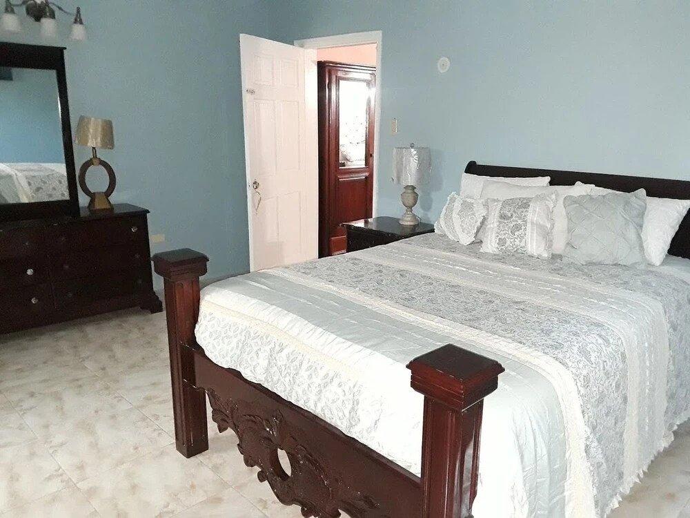 Dela de-Rose Guest House negril Jamaica