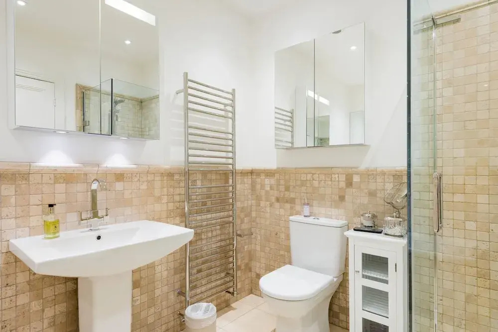 Grand Victorian Apartment in Sought-after Clifton