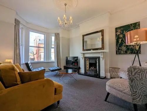 Hollybank House