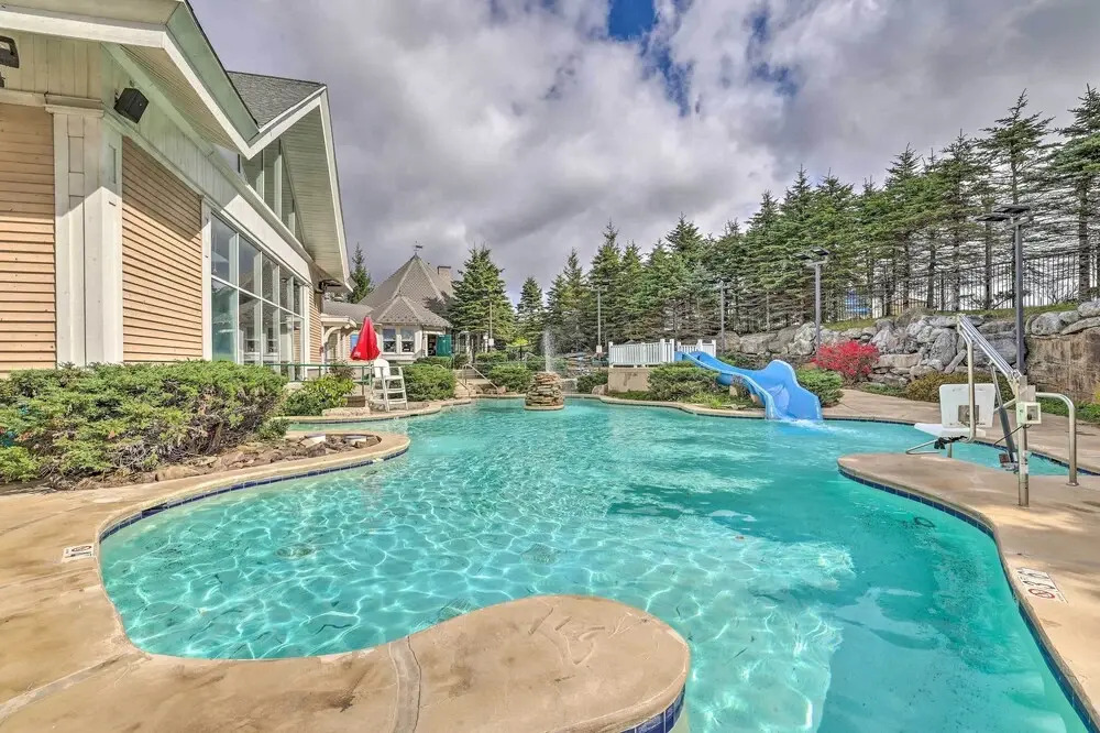 Ski-in/out Condo in Snowshoe Mountain Resort!
